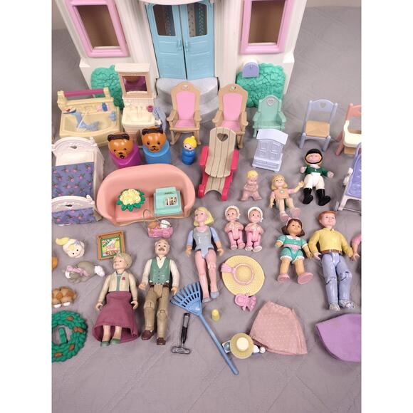 Fisher Price Loving Family Grand Dollhouse 1997 Purple Roof / Accessories VTG - Picture 3 of 16